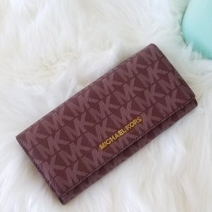 Michael Kors Carryall PVC Leather Purple M…